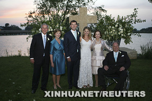 �@��5��11���ɰ׌m�l(f��)������Ƭ�@ʾ������5��10�գ�����������(gu��)���y(t��ng)��ʲ����һ���˄��������ɺڸ�������ղ�ȡ��ڸ��ĸ�H�������غ͸��H�s����Ӱ������10�հ�������ʲ���y(t��ng)�Đ�Ůղ��������(gu��)�ÿ��_˹�ݿ˄ڸ����r(n��ng)��(ch��ng)�e��¶���Y���c�����Ѿõ����Ѻڸ񹲽Y(ji��)�B����