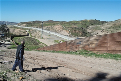 美國(guó)墨西哥“隔離墻”或爛尾 已修上千公里(圖) 美國(guó)墨西哥“隔離墻”或爛尾 已修上千公里(圖)