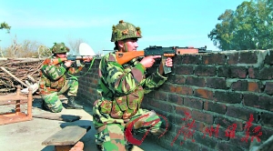 印度空軍基地遭襲槍戰(zhàn)3小時 造成7死6傷(圖) 印度空軍基地遭襲槍戰(zhàn)3小時 造成7死6傷(圖)