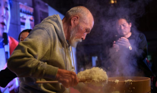 ����50��ĕr(sh��)�gȥ��һ������,׌ȫ���˓�����.