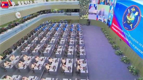 ���F(xi��n)�����𰸁��ˣ������f�������_˹ȫ�w�߼�܊�ٶ�����������^�����������@������A���ң������ʂ�����S�r�ϑ�(zh��n)��������