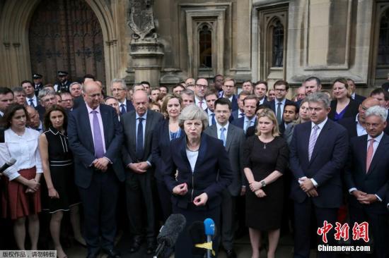 �зГP(y��ng)�P(y��ng)��Ӣ��Ó�W�Y(ji��)��������÷���D(zhu��n)���xȥ���ƌ���10̖ӭ�������ĵڶ���Ů���ˡ�������ɯ��÷�� ����ɯ��÷����60�q���������α����h�I(l��ng)�������������Q�顰�ĳ�Ԫ�ϡ���1997�ꮔ(d��ng)�x�����h�T��2010�����(d��n)�΃�(n��i)����������(d��n)������������ɞ��^���Р�����֮��Ӣ���vʷ�ϵڶ�λŮ���ࡣ ����ɯ��÷�Q�����ǳ��s���܉�(d��ng)�x�����h�I(l��ng)�䲢������Ӣ�������������t�����ˑB(t��i)�挦δ����Ŭ���F(tu��n)�Y(ji��)ȫ�w��������ͬ��(chu��ng)��һ���������õ�Ӣ����