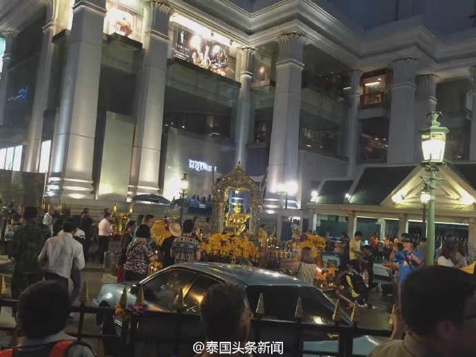 泰國一轎車闖入四面佛景點(diǎn) 有中國游客受傷 泰國一轎車闖入四面佛景點(diǎn) 有中國游客受傷