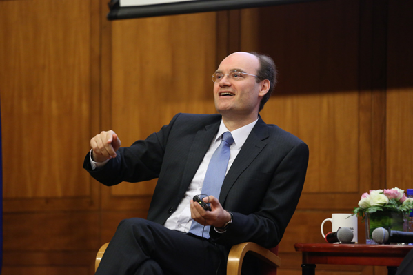 �DƬĬ�J(r��n)��(bi��o)�}