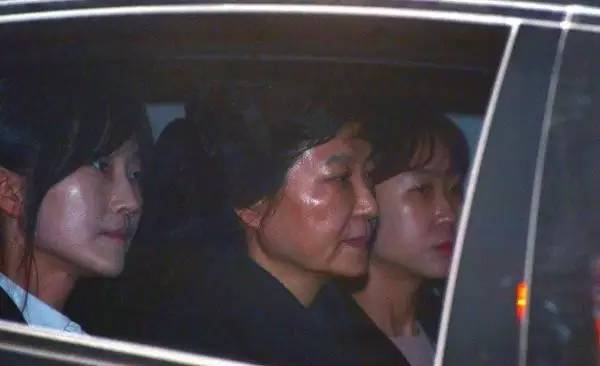 ���Ȼݱ��������PѺ�ѽ�(j��ng)һ���� ����(j��ng)�v��ʲô?