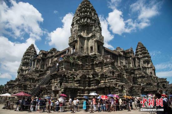 7��20��������կ�����������c(di��n)С�Ǹ��ӭ�������οͣ��ʬF(xi��n)��һ�ɻ������ξ������D���ο���С�Ǹ�����[��<a target='_blank' ><p  align=