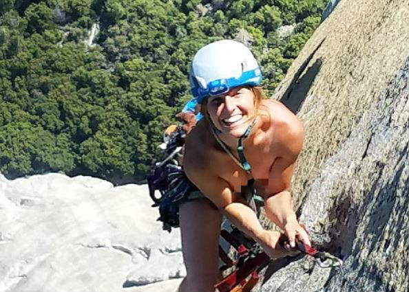 美女裸體攀巖登美加州酋長巖創(chuàng)紀(jì)錄 稱“尿尿超方便”(圖) 美女裸體攀巖登美加州酋長巖創(chuàng)紀(jì)錄 稱“尿尿超方便”(圖)