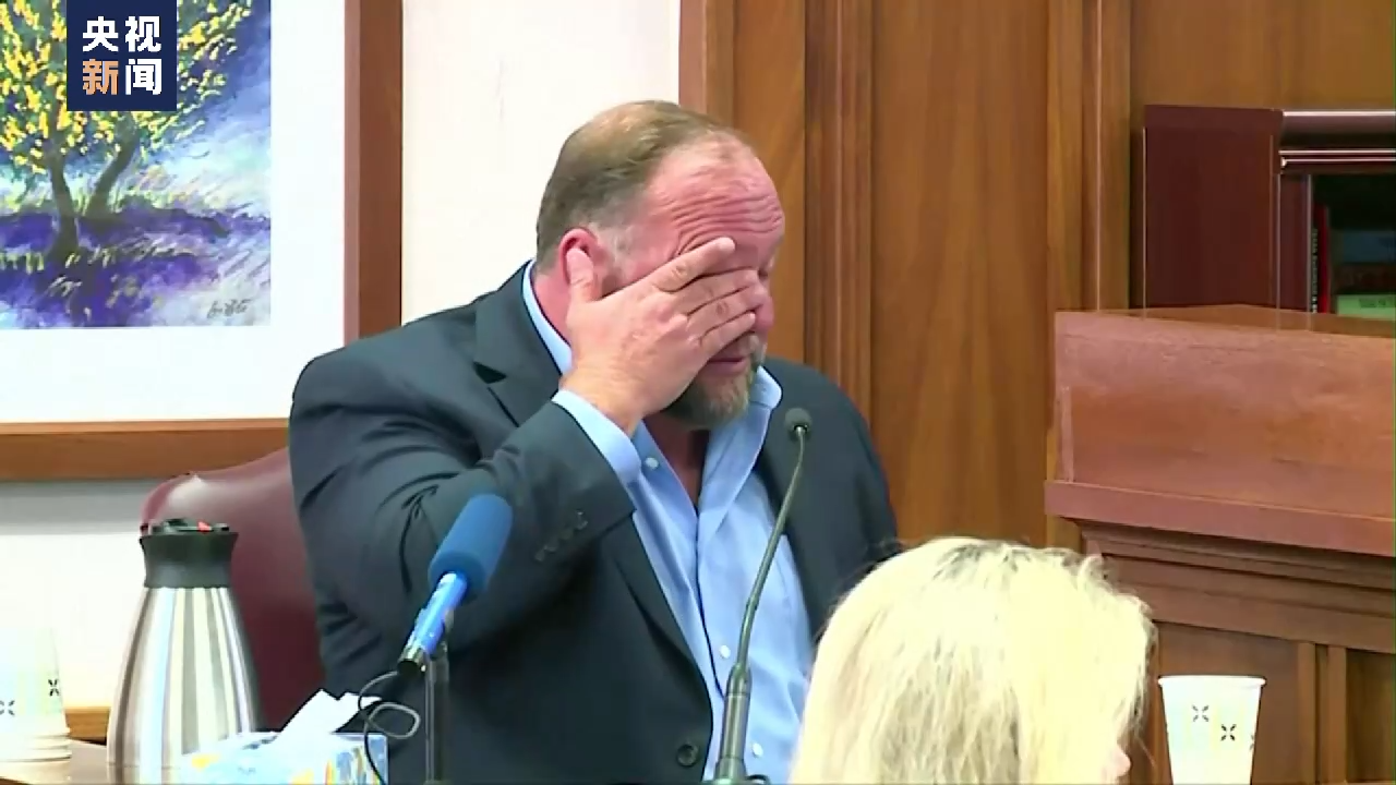 �Ա��Ʊ������������W(xu��)У����AR-15�������|(zh��)��