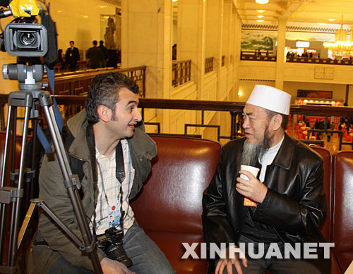 3��5������ʮһ��ȫ��������������һ�Ε��h�ڱ������������_Ļ���@����ϯ�_Ļ����ȫ�����f(xi��)ί�T�R�_�t�����壩����������������ͨӍ��ӛ�ߚW˹�����L�� ���A��ӛ�ߏ����x �z