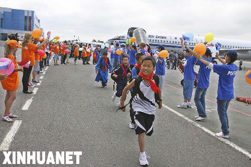 7��17�������_˹�W(xu��)���ڷ�������˹�п��Кgӭ��(z��i)�^(q��)С���ѡ���(d��ng)���������_˹���B(y��ng)��364���Ĵ������(z��i)�^(q��)��С�W(xu��)���ı������ɶ��ɵص��_(d��)���_˹��������˹�п���������91���ڱ����׶��C(j��)��(ch��ng)�����������C(j��)�ČW(xu��)���������_(d��)�����B(y��ng)�F(tu��n)�����гɆT����ס��������˹�п��еġ�����ȫ�탺ͯ�������_ʼ����20��į��B(y��ng)�� ���A��ӛ�������z