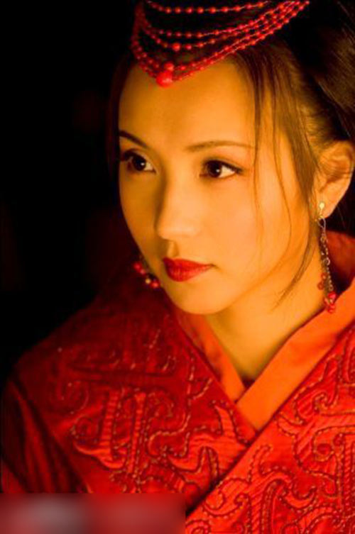 ����Ƴ��ݡ���������ʮ���һ��� Ů�ǽ^�����b����