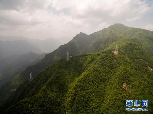 【砥礪奮進的五年·重大工程】中國特高壓 推動能源互聯(lián)網(wǎng)建設(shè)