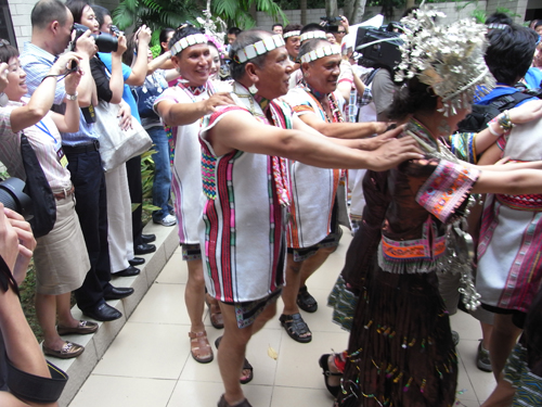 對(duì)歌會(huì)最后變成了快樂(lè)的海洋