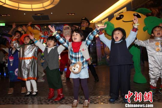 兩岸冠軍家庭寶貝臺(tái)北比拼才藝(圖) 兩岸冠軍家庭寶貝臺(tái)北比拼才藝(圖)