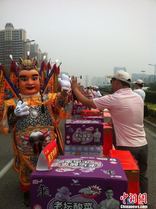 �ɰ����f��ϲӭ��ɽ�۾ۋ��桰�ؼҡ�(�D)