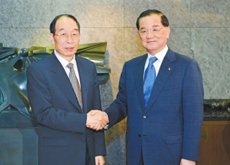 尤權(quán)在臺會見連戰(zhàn)連戰(zhàn):兩岸一家親臺閩親上親