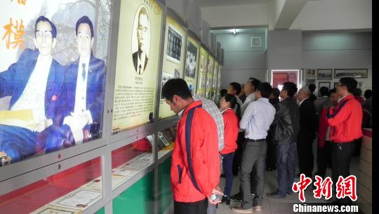 臺胞祖孫三代赴閩捐資興學 閩臺兩中學締結(jié)姐妹校 臺胞祖孫三代赴閩捐資興學 閩臺兩中學締結(jié)姐妹校