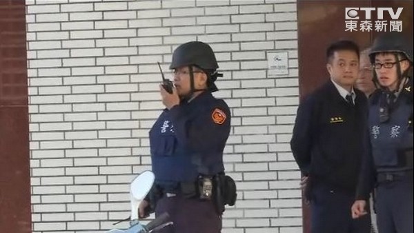 高雄挾警案續(xù):6嫌犯自盡 2人質(zhì)平安獲釋 高雄挾警案續(xù):6嫌犯自盡 2人質(zhì)平安獲釋