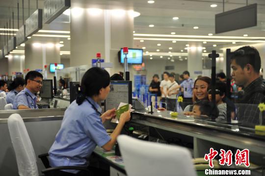 ͨӍ���_���C�⺞���������Ϻ��ڰ��_��15���(n��i)ͨ�P(gu��n)