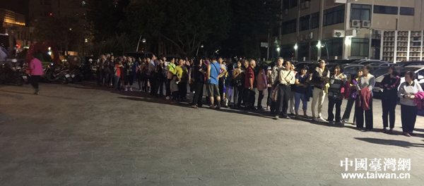 臺灣苗栗鄉(xiāng)親稱看大陸殘障演員表演感動想哭 臺灣苗栗鄉(xiāng)親稱看大陸殘障演員表演感動想哭