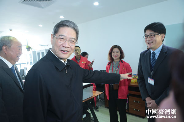 國(guó)務(wù)院臺(tái)辦主任張志軍8日在鄭州考察在豫臺(tái)企并與臺(tái)商代表座談 國(guó)務(wù)院臺(tái)辦主任張志軍8日在鄭州考察在豫臺(tái)企并與臺(tái)商代表座談