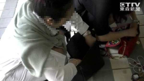 �u�����F��ÿ15�켴���Q1�����Ů�Ӟ�̖�������Ů��һ���w�C�����Žӿͣ�ƽ��ÿ�սӿ�8��10�������_ͣ��15��һ���������Q��һ���뾳������߀���˿���ˇ�ˡ�С����ꐬrϣ��