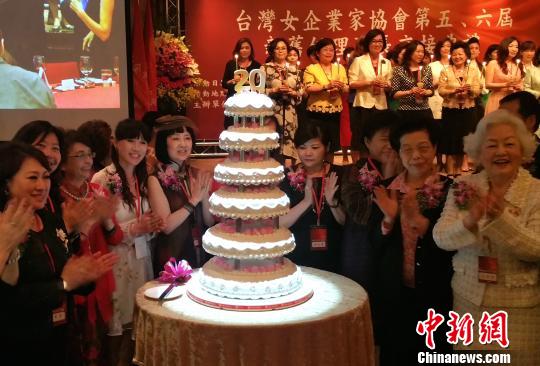 �_��Ů��I(y��)�҅f(xi��)�����塢�������f�������L���ӵ�Y30�������_���e�����D���Y�F(xi��n)������һ��f(xi��)����(chu��ng)�����L�R����Ůʿ���������� �z