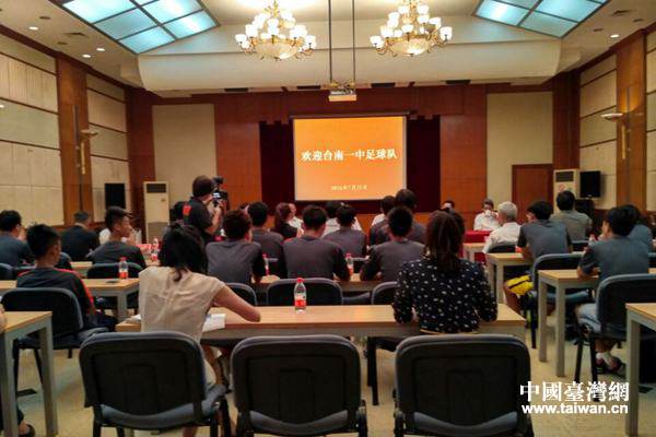 ���m(x��)�ɰ� ��ِ�L(f��ng)��--�_(t��i)�������c�_(t��i)��һ�н�����Մ��(hu��)ӛ