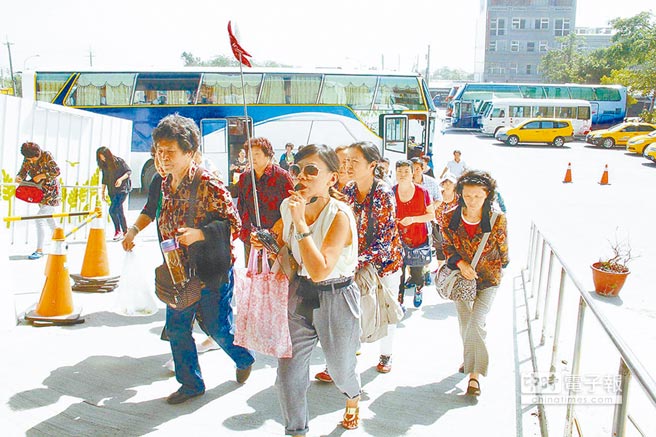 1月赴臺陸客較去年減11萬 臺導(dǎo)游轉(zhuǎn)行洗碗打零工