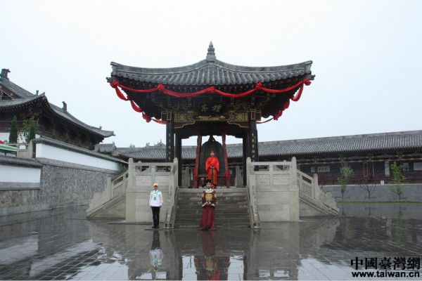 ���{�ɰ����r(n��ng)�׵����g�����Y��ɽ����ƽ�e�С������׵ۡ�������ƽ�����{�ɰ����r(n��ng)�׵����g�����Y¡���e��