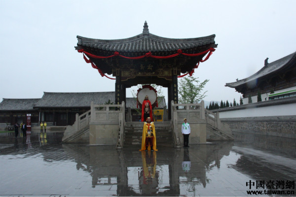 ���{�ɰ����r(n��ng)�׵����g�����Y��ɽ����ƽ�e��