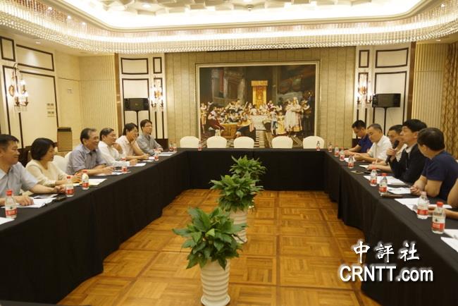 國(guó)臺(tái)辦局長(zhǎng)王剛晤臺(tái)灣專家:大門為臺(tái)胞打開(kāi) 國(guó)臺(tái)辦局長(zhǎng)王剛晤臺(tái)灣專家:大門為臺(tái)胞打開(kāi)