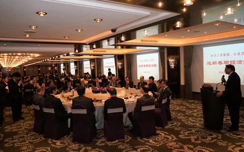 ���ɰ����̈F(tu��n)�w����I(y��)��ӭ�´�(li��n)�x���(d��ng)�����_(t��i)���e��