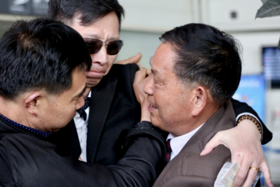 江蘇籍赴臺老兵后人清明節(jié)前代父回鄉(xiāng)祭祖 江蘇籍赴臺老兵后人清明節(jié)前代父回鄉(xiāng)祭祖