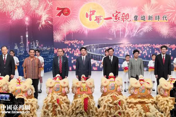 �����Aһ���H�����{�ɰ��߸۰ĵ؅^(q��)������ͬ�c���ｻ�����(hu��)���F(xi��n)��(ch��ng)��