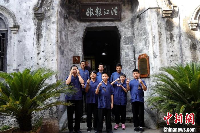 �Y�ψD���ɰ������ں齭���̳��ЌW(xu��)�̵��Ļ������齭���̳� ���D