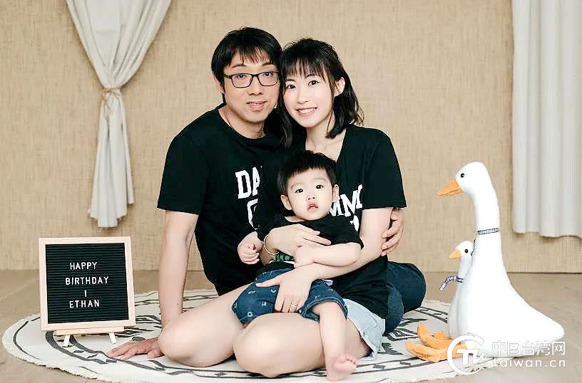 莊曜禎與妻子一家人_副本