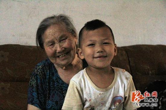 湖南第一壽星:122歲皮膚細(xì)膩無老年斑(圖)