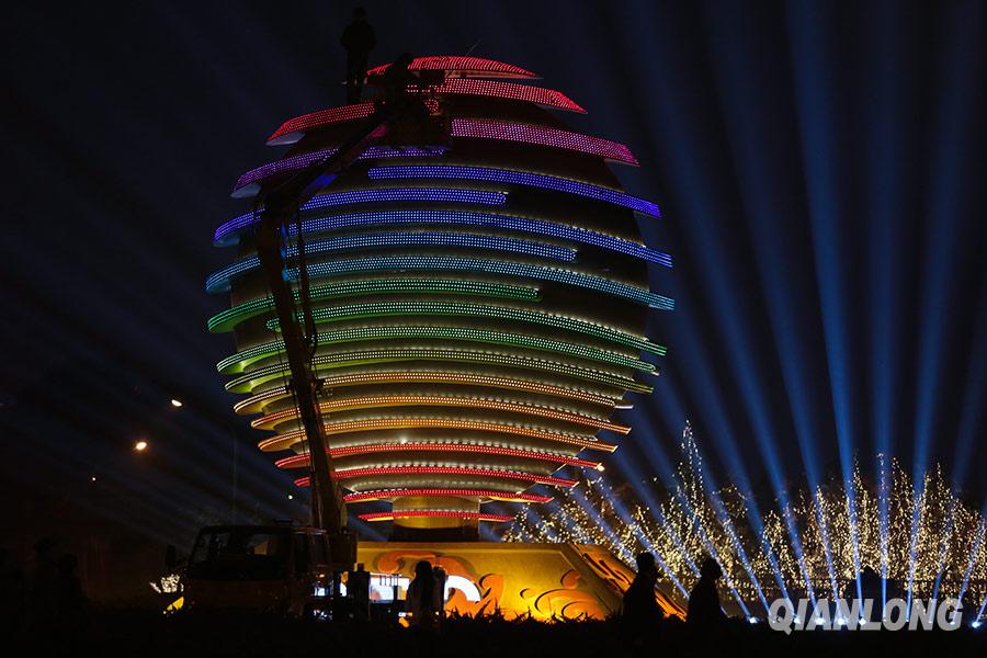 北京APEC會(huì)標(biāo)亮燈 北京APEC會(huì)標(biāo)亮燈