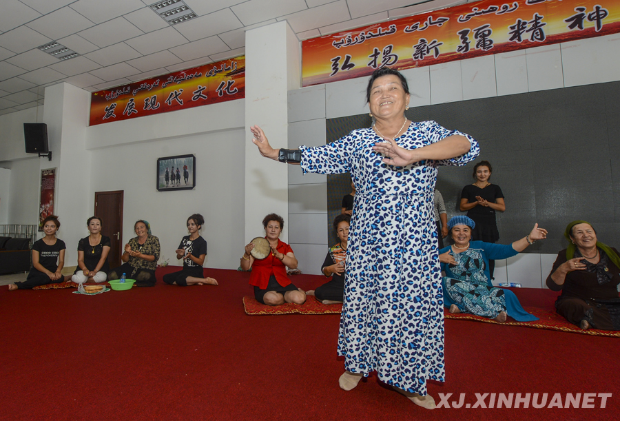 讓現(xiàn)代文化為幸福導航——新疆推進文化大發(fā)展大繁榮綜述 讓現(xiàn)代文化為幸福導航——新疆推進文化大發(fā)展大繁榮綜述