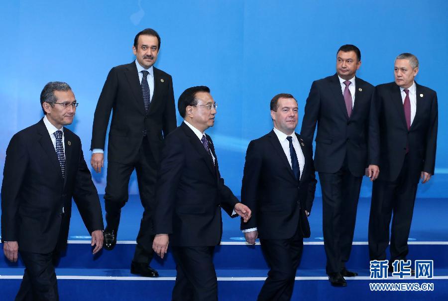 12��15�գ��Ї�����(w��)Ժ������ˏ�(qi��ng)�ڰ�˹���{��ϯ�Ϻ������M���ɆT���������X������ʮ���Ε��h���@���c���I(l��ng)��(d��o)�˼��w��Ӱ��������������A��ӛ�� ���d�� �z