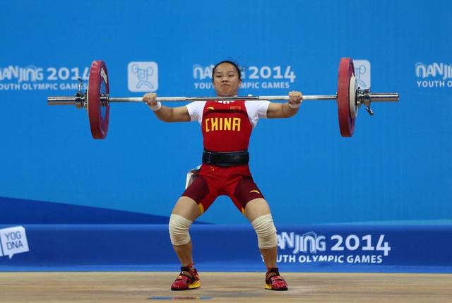 蔣惠花摘中國(guó)首金 抓舉成績(jī)破青奧紀(jì)錄 蔣惠花摘中國(guó)首金 抓舉成績(jī)破青奧紀(jì)錄