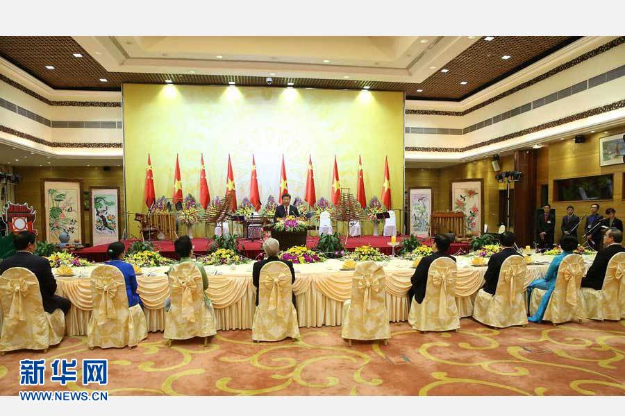 習(xí)近平和彭麗媛出席越共中央總書記阮富仲和越南國家主席張晉創(chuàng)共同舉行的歡迎晚宴 習(xí)近平和彭麗媛出席越共中央總書記阮富仲和越南國家主席張晉創(chuàng)共同舉行的歡迎晚宴