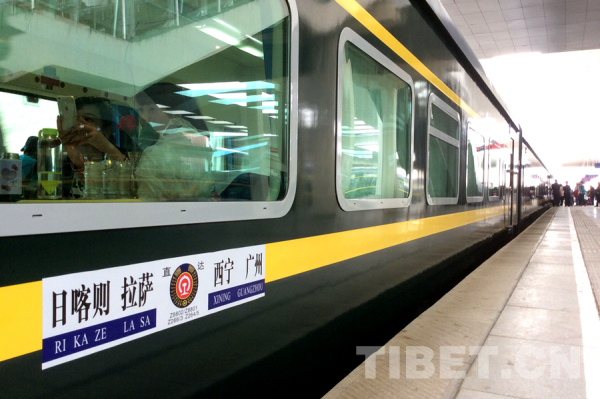 青藏高原上的"天路" 青藏高原上的"天路"