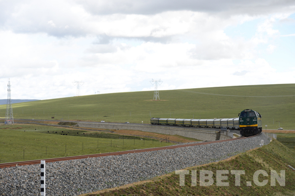 青藏高原上的"天路" 青藏高原上的"天路"