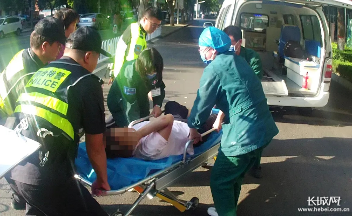 ���ߺ�Ůʿ���ؾ��(du��)�T�f(xi��)�������͵��t(y��)Ժ�M(j��n)�м��r���Ρ� ͨӍ�T �� ���D