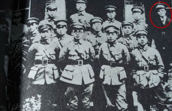 開(kāi)會(huì)時(shí)向毛澤東連開(kāi)10余槍的將領(lǐng)