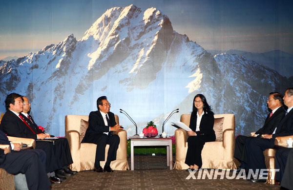 11��4�������f(xi��)��(hu��)��(hu��)�L(zh��ng)��������_(t��i)���ݕ�(hu��)�_(t��i)����(d��ng)�ִ����(w��)���ܲ��T(m��n)ؓ(f��)؟(z��)��ه(l��i)������ ���A��ӛ�� �ϏV�� �z