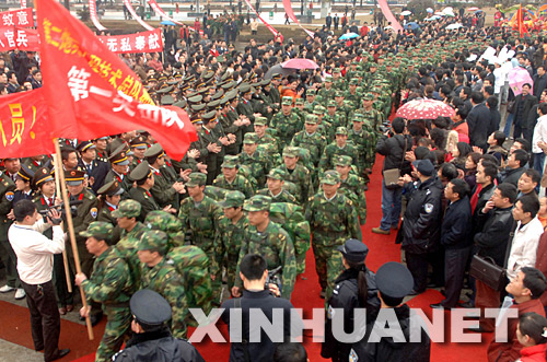 2��25�գ���(sh��)�������(du��)�ٱ��Ěg�͵ĳ���Ⱥ�����g���^����(d��ng)�������ϳ�����ί������������X�V���e�Кg�̓xʽ���̈́e������֧Ԯ�����Ȟ�(z��i)�Ĳ��(du��)�ٱ������f�����԰l(f��)������X�V���̈́e���(du��)�ٱ�����(d��ng)��6�r(sh��)�S��200��������ĳ���ٱ��x�_������