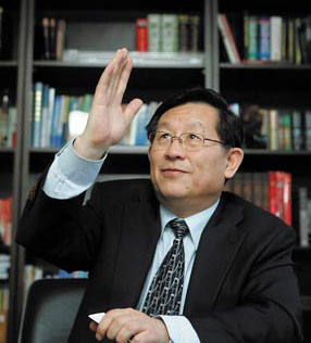 ��(g��)��С���� �f(w��n)����h����1952��8�������Ϻ��ˣ��¹��h�h�T����(gu��)�˄�˹�������I(y��)��W(xu��)�C(j��)еϵ���I(y��)���о����W(xu��)�v����ʿ�W(xu��)λ�����ڣ������Ϻ�ͬ��(j��)��W(xu��)У�L(zh��ng)���F(xi��n)��ȫ��(gu��)���f(xi��)����ϯ���¹��h������ϯ���ƌW(xu��)���g(sh��)�����L(zh��ng)��